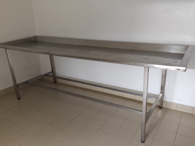 Table inox