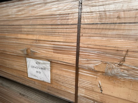 Grand stock de carrelets bois