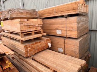 Grand stock de carrelets bois