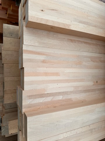 Grand stock de carrelets bois