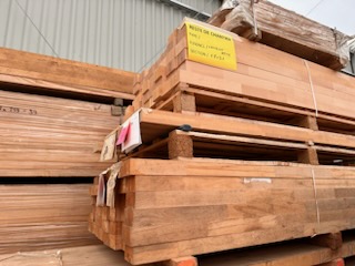 Grand stock de carrelets bois