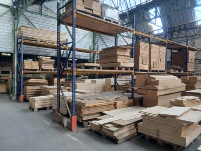 Plaques de contreplaqué