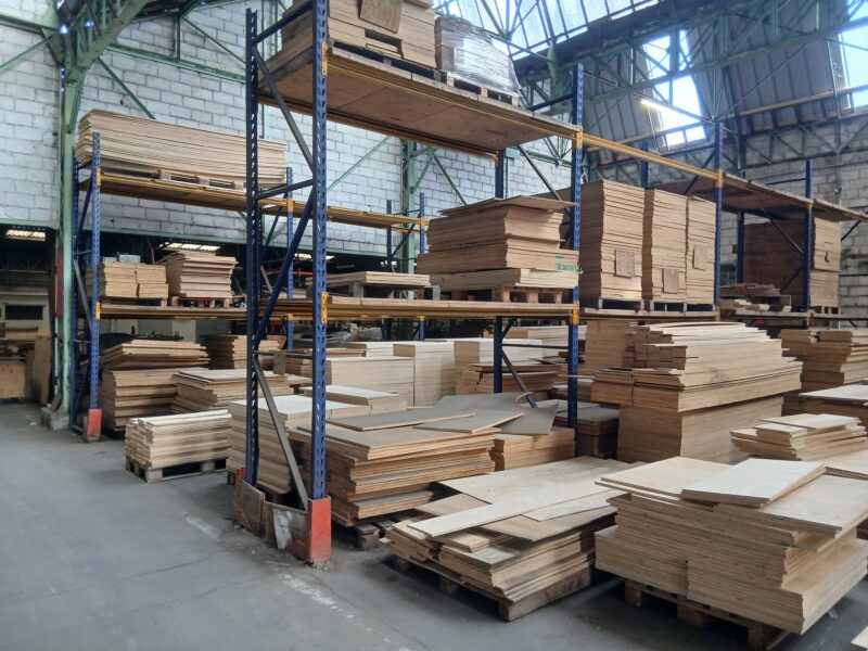 Plaques de contreplaqué