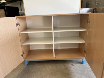 Commode à serrure fournie avec étagère