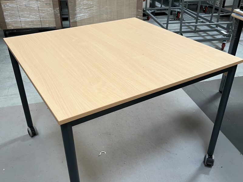 Table carré sur roulette